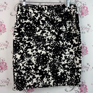 Banana Republic skirt flowers color block Black and White Floral Pencil Skirt